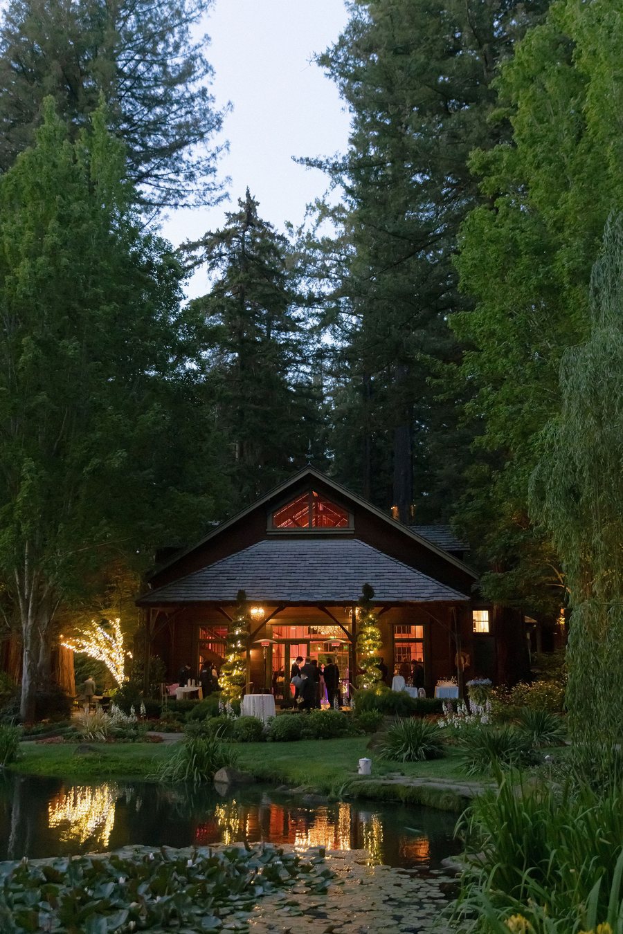 Nestldown lodge at dusk